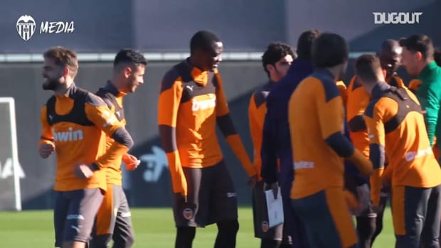 Valencia get ready for their game vs Barcelona